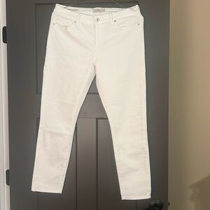 White, Lucky Brand “Brooke Ankle Skinny”. Excellent condition. 10/30.
